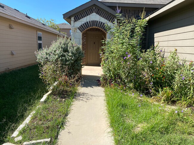 Building Photo - Room in House on Tilmon Ln