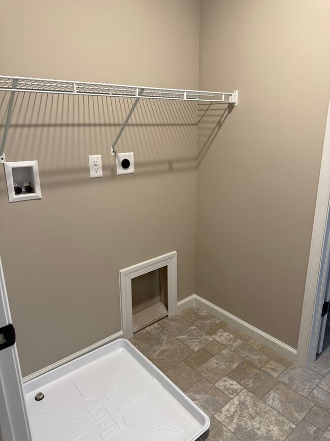 Building Photo - 243 Woodridge Dr