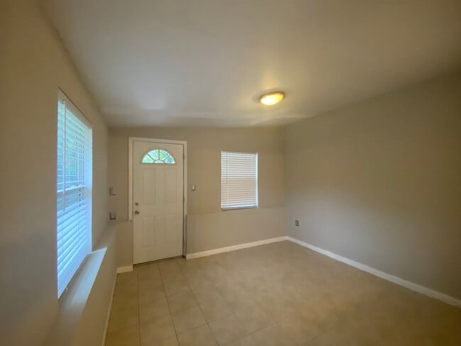 Building Photo - 1421 Ridgecrest Rd