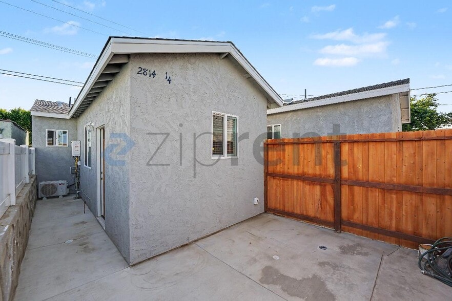 Building Photo - Unit