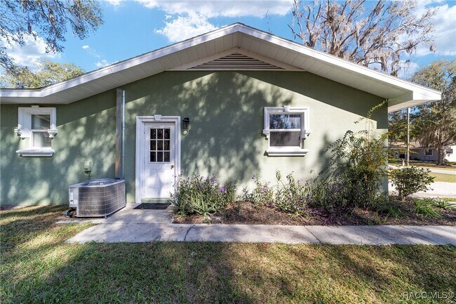 Building Photo - 236 N Braemar Dr