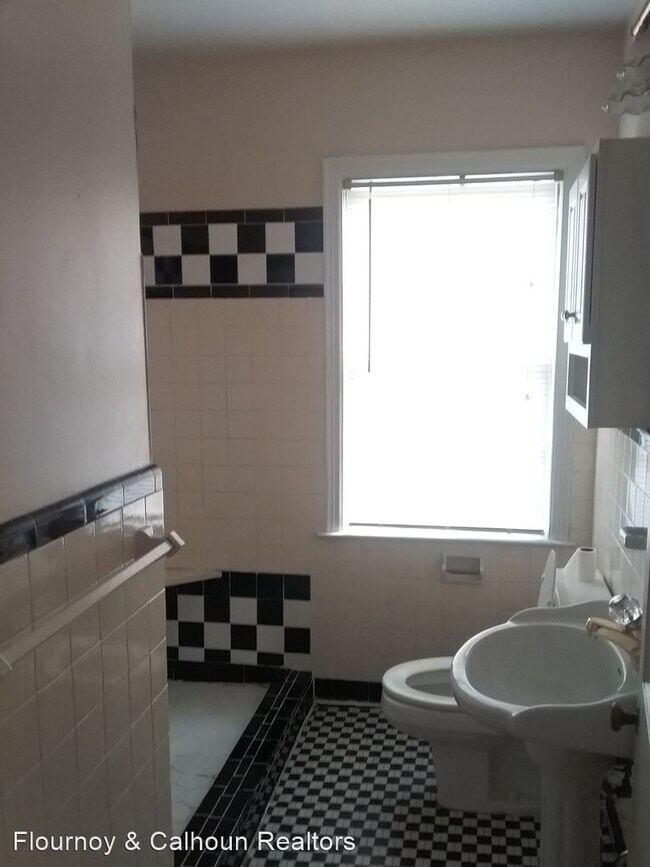 Building Photo - 1245 Peacock Ave