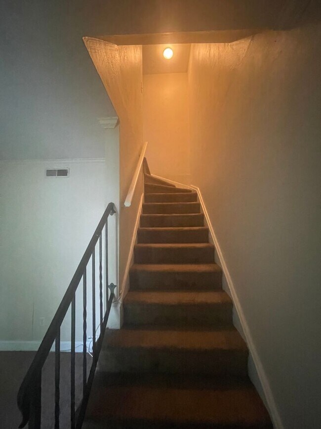 Building Photo - NICE 2 BEDROOM TOWNHOUSE IN LAKE EDWARDS