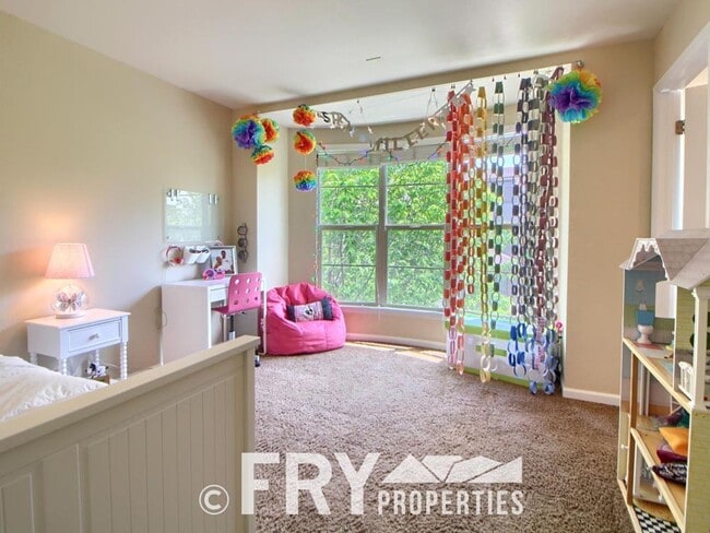 Building Photo - Multi-Level Townhome in the Heart of Belmar