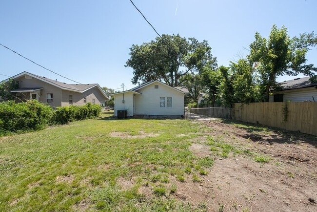 Building Photo - 1528 N Beard Ave