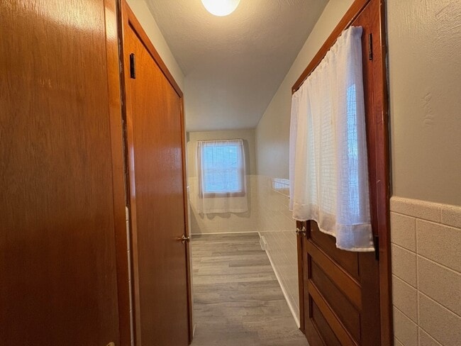 Building Photo - 1115 Lake St