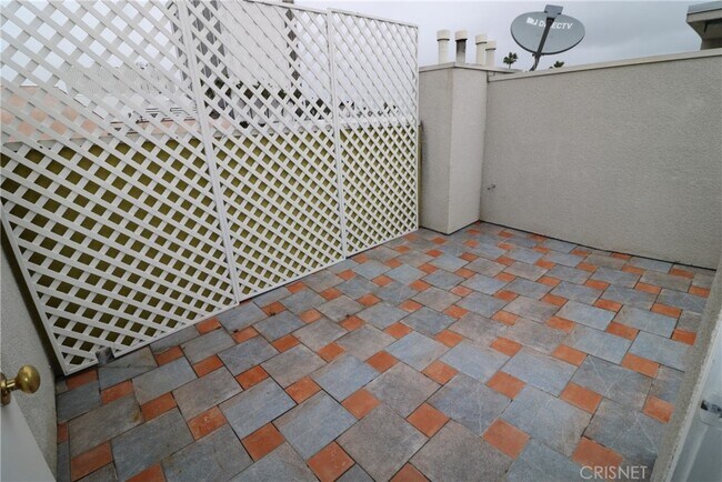 Building Photo - 14631 Dickens St