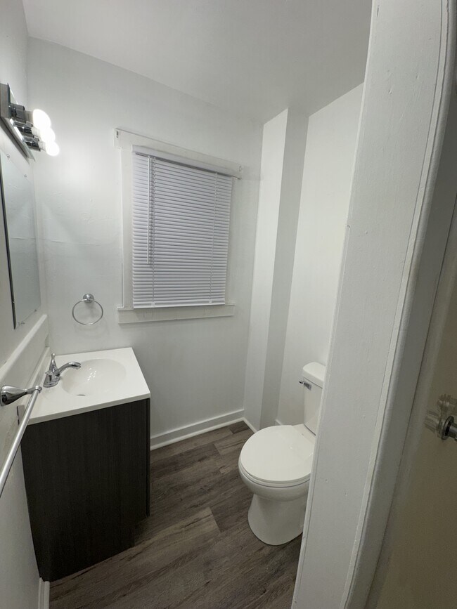 Building Photo - 1125 W Marsh St