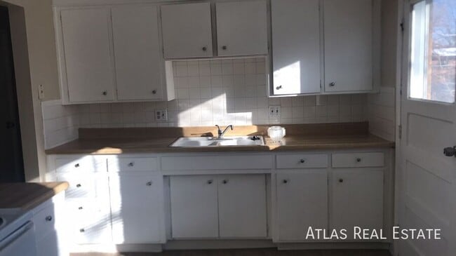 Building Photo - 4574 Everett Ct