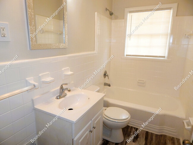 Building Photo - 392 Cairo St NW