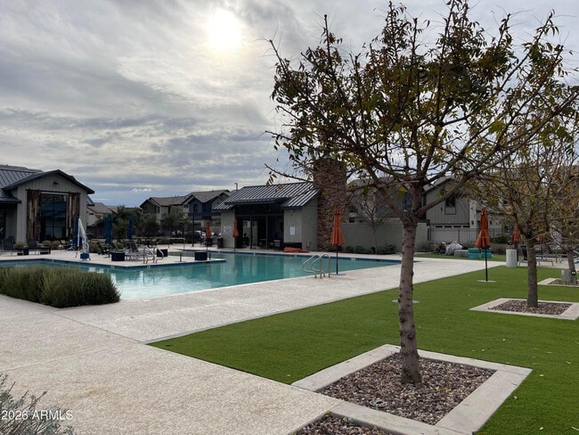 Building Photo - 1064 S Sunset Dr