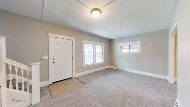 Building Photo - 3 Bed / 1 Bath in Cleveland!