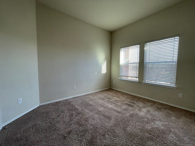 Building Photo - 705 Rebecca Lynn Ln