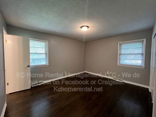 Building Photo - 6708 W 71st Terrace