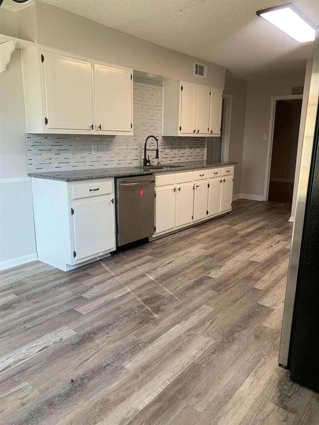 Building Photo - 2349 Ridgeland St