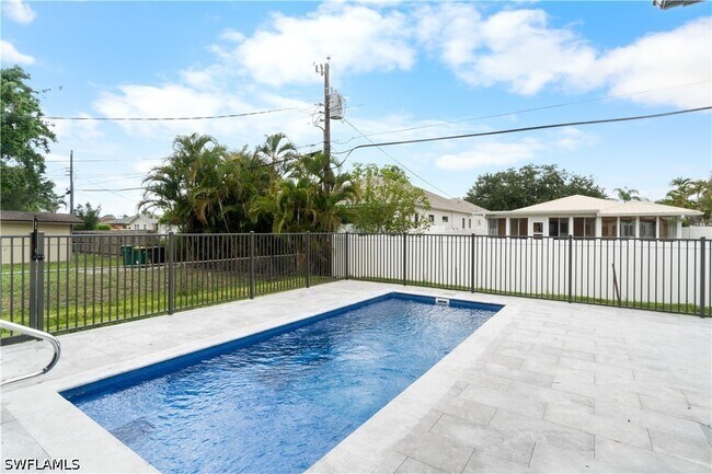 Building Photo - 837 91st Ave N