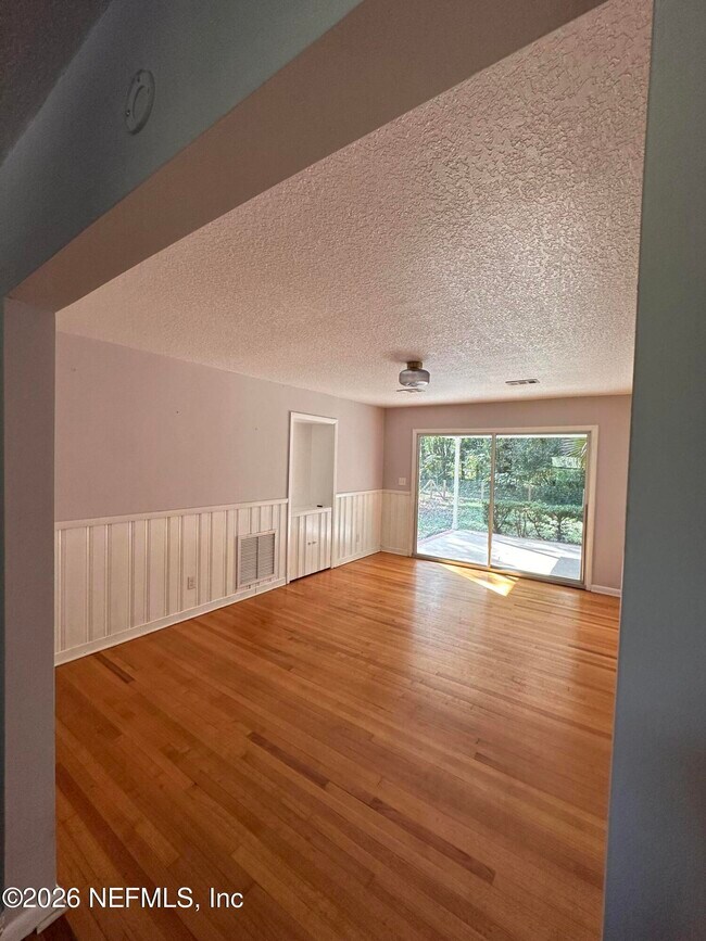 Building Photo - 6117 Clifton Ave