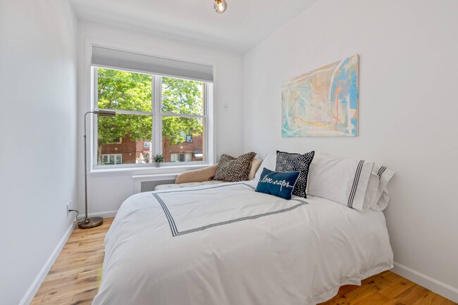 Building Photo - 216 Bay 34th St