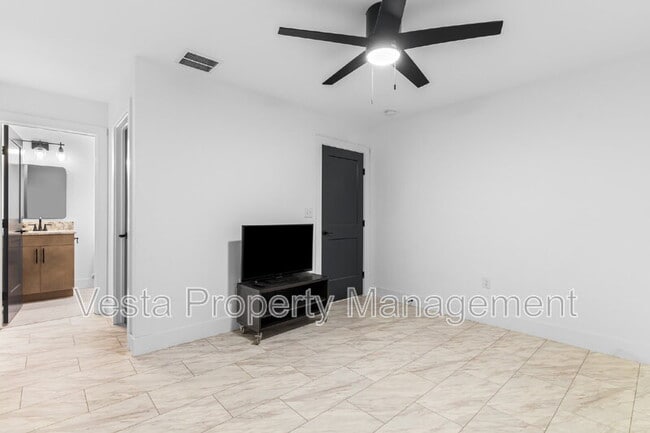 Building Photo - 125 Waynesville Ave