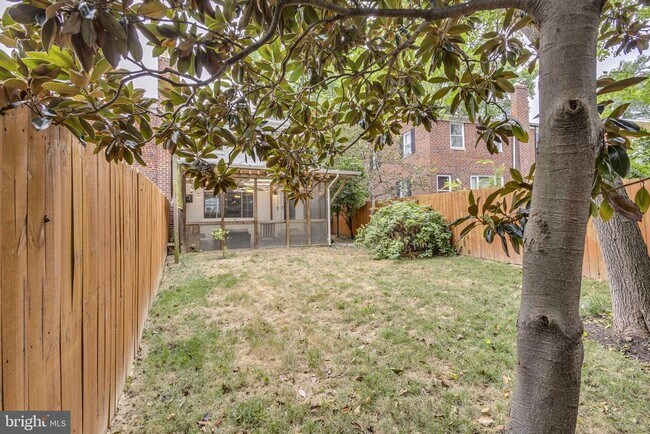 Building Photo - 2813 Mosby St