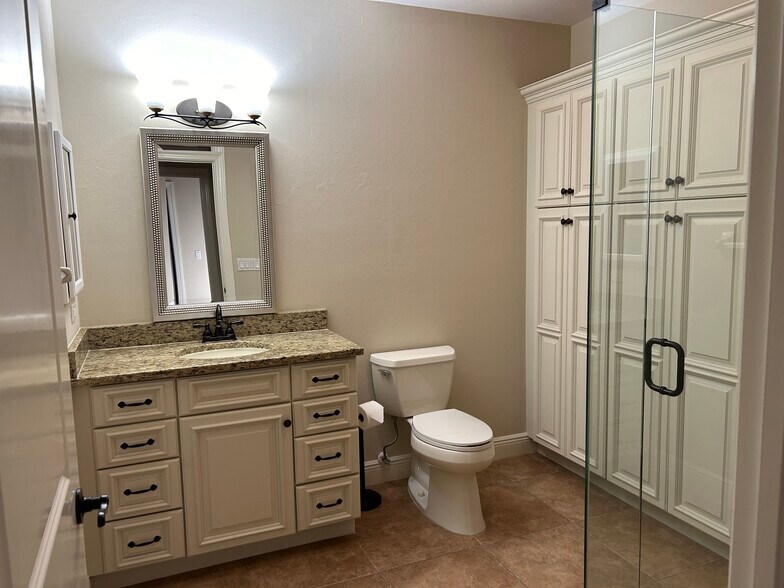 Building Photo - 4412 Vanda Dr