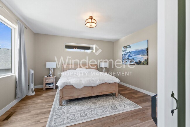Building Photo - * Coming Soon 08/15/2025*Furnished Executi...