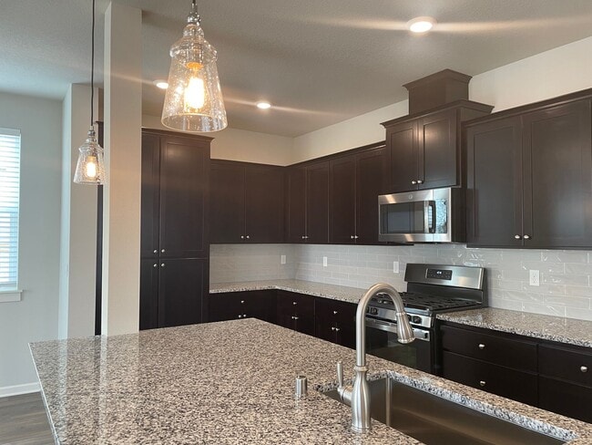 Building Photo - 4 Bed 2.5 Bath Home! Located near the Ridgefield Outdoor Recreation Center, equestrian facilities...