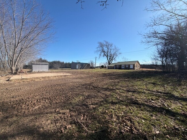 Building Photo - 2 Bed/1 bath House on 2 Acres!