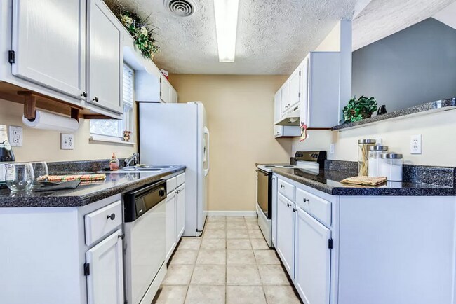 Building Photo - 1327 Lucy Way