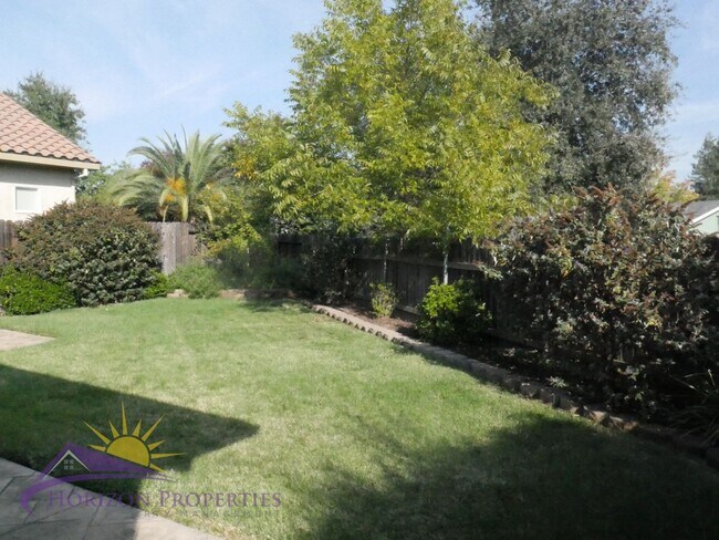 Building Photo - Bright 3 Bed 2.5 Bath 1,840 Sq. Ft. Fair Oaks Home