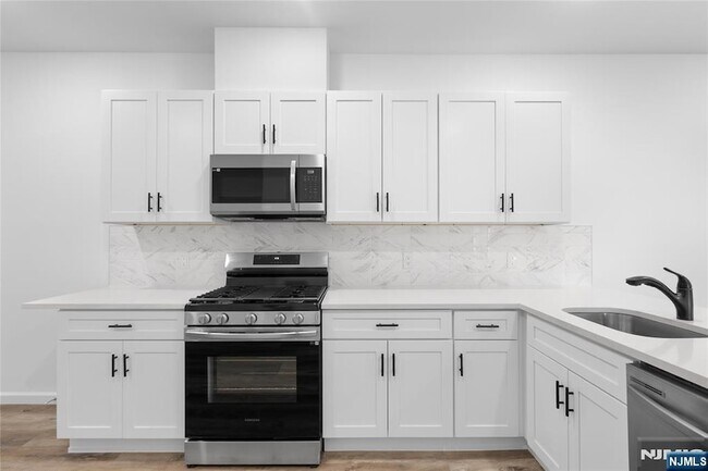 Building Photo - 51 E Main St