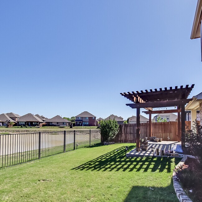 Building Photo - 9105 Conroe Dr