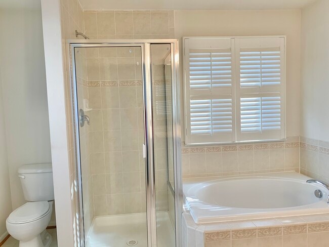 Building Photo - 930 Rainier Rd