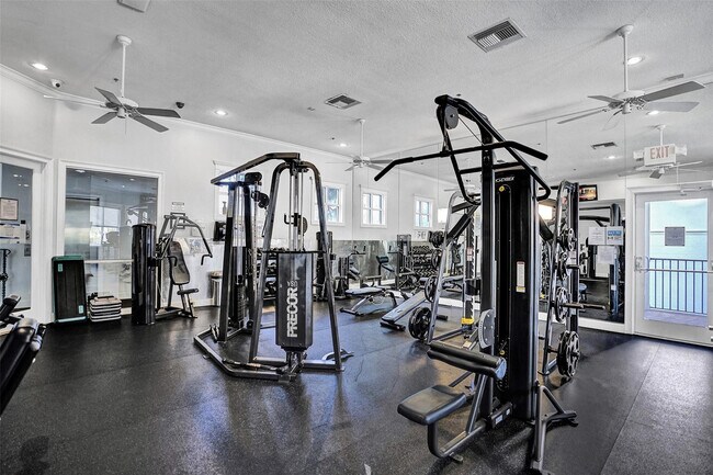 Building Photo - 3105 NE 184th St