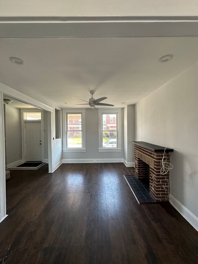 Building Photo - 3 Bedroom with Private Garage