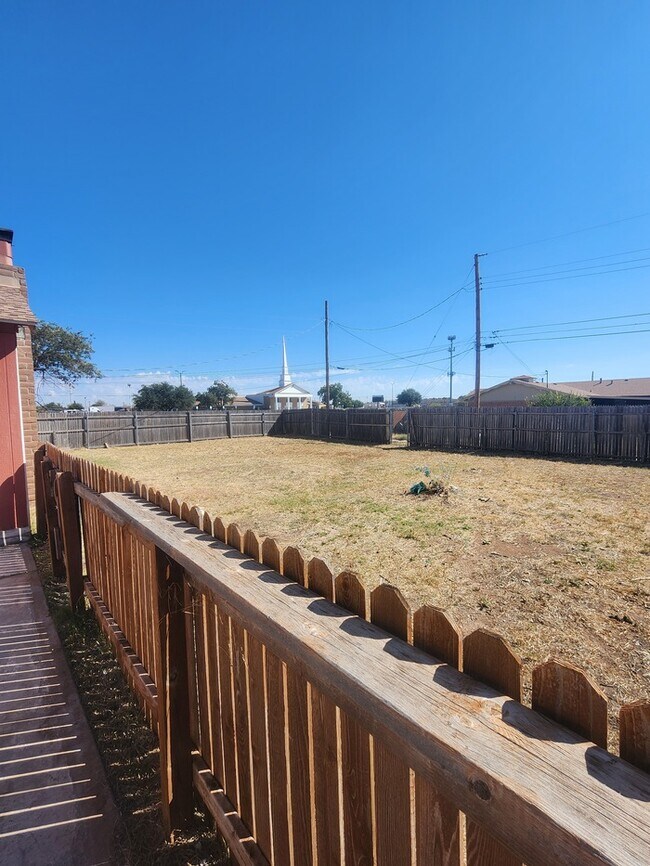 Building Photo - 3 bed 2 bath home