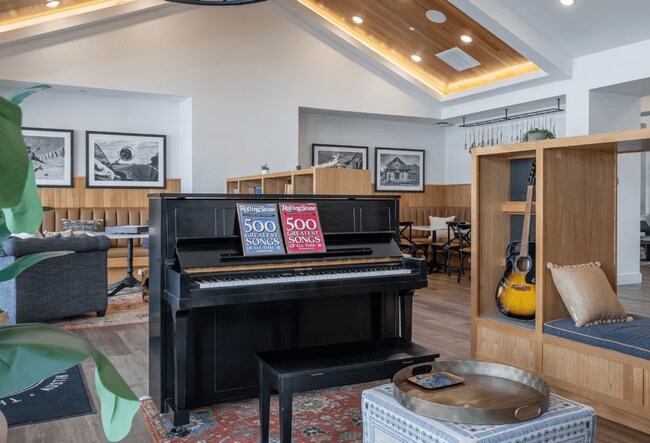 Building Photo - 1501 W Howard Ln