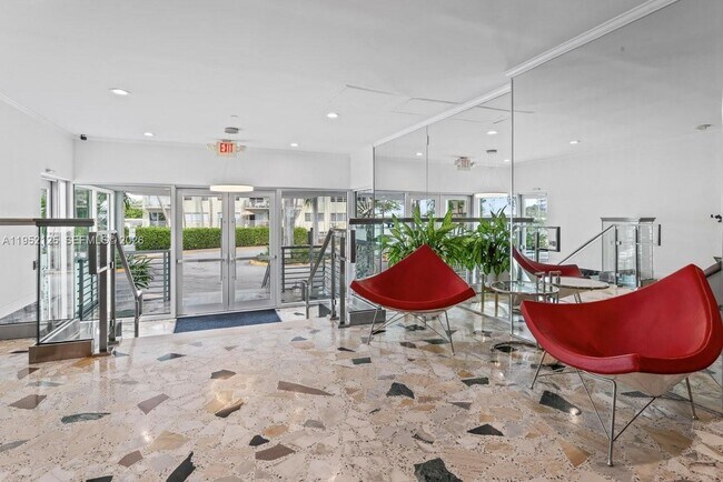 Building Photo - 1450 Lincoln Rd