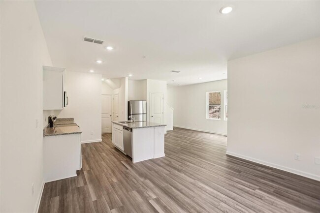 Building Photo - 2595 Grey Hawk Dr