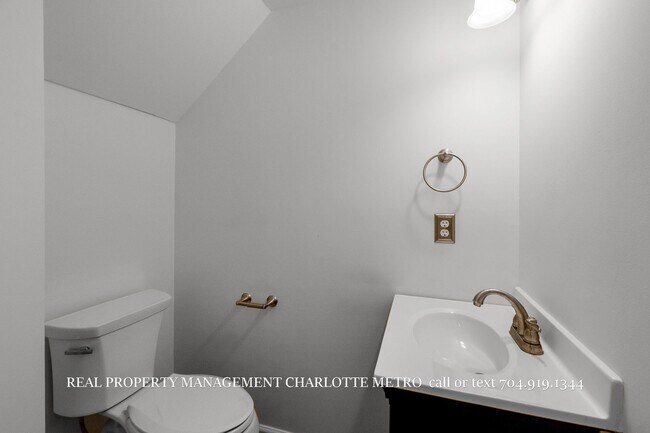 Building Photo - Charming HOME in Prime South Charlotte Location!