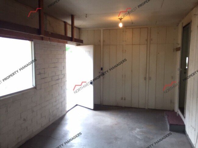 Building Photo - r259