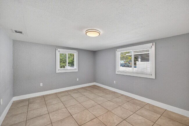 Building Photo - Spacious Gulfport Gem with Large Private Backyard and Plenty of Driveway Space