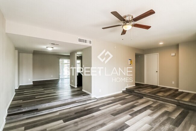Building Photo - Charming 4 bedroom POOL home in Phoenix!