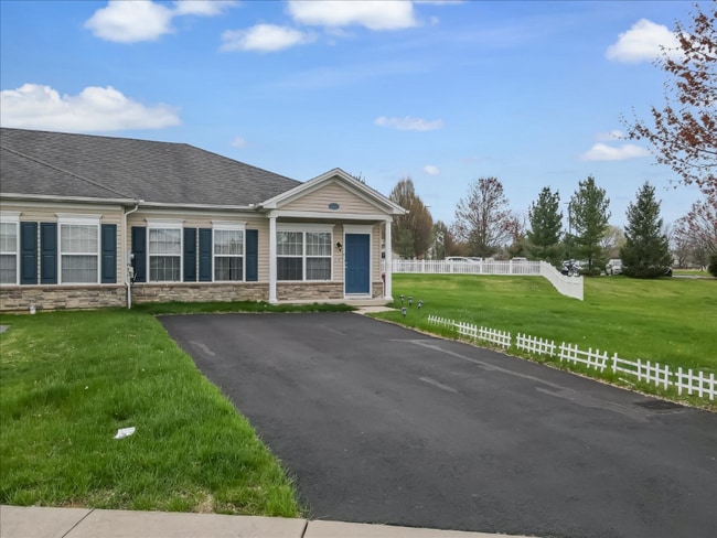 Primary Photo - 218 Huntington Ln
