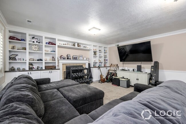 Building Photo - Beautiful Home in Kaysville UT!
