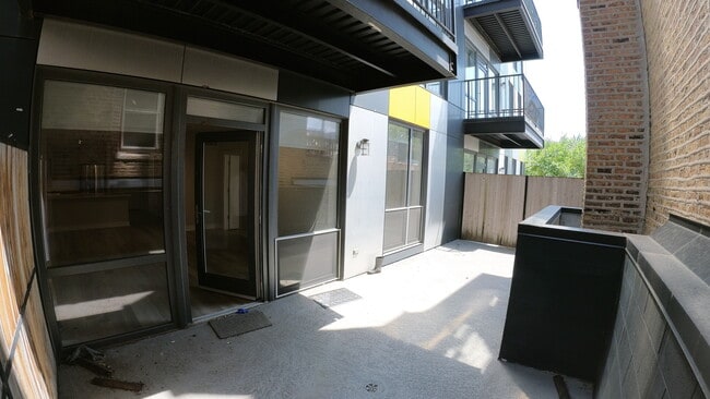 Building Photo - 1554 N Talman Ave