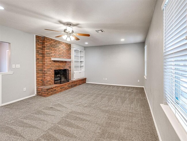 Building Photo - 305 Woodside Dr