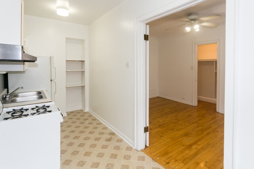 Building Photo - 5516 N Kenmore Ave