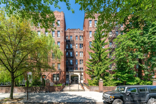 Building Photo - 250 ocean parkway