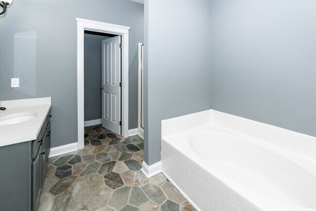 Building Photo - 115 Blackwater Dr